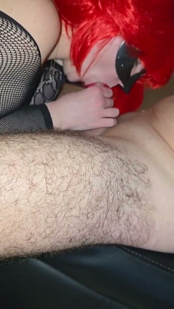 him_and_her33: Chupo a mi amante en una sala de amor