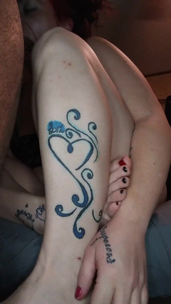 Anal_Angi_Rose: Curvă cu pulă mare și neagră face o arcul și este umplută...