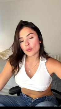 Chci masturbovat doma, ale moji sousedé mě sledují oknem.... mp4