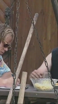 Chlupatá BBW MILF venkovní ošukaná mladším mužem