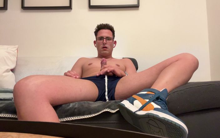 Twinkboy82: Me extendo y meneo mis dedos jóvenes y huelo mis...