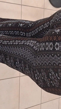 Di sebalik pantat besarnya dan kaki cantik N Blue