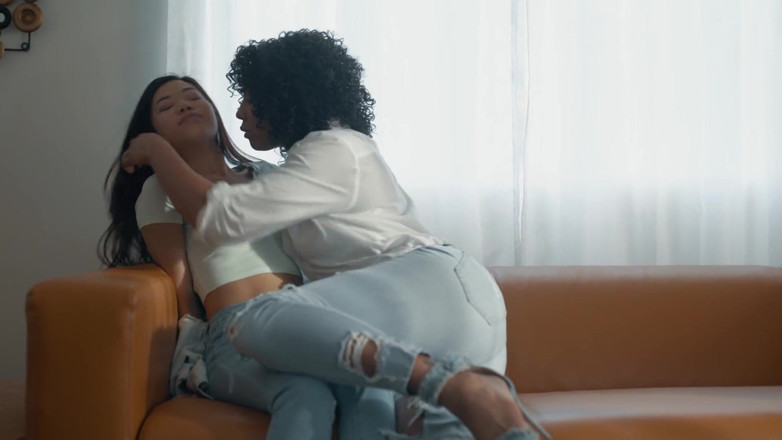 SweetheartVideo: Lesbian Cantik 20 Adegan 1: Pepek idam lesbian yang menakjubkan