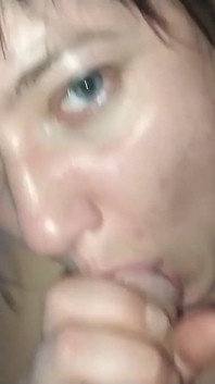 Jeho velký čůrák v mých mokrých ústech