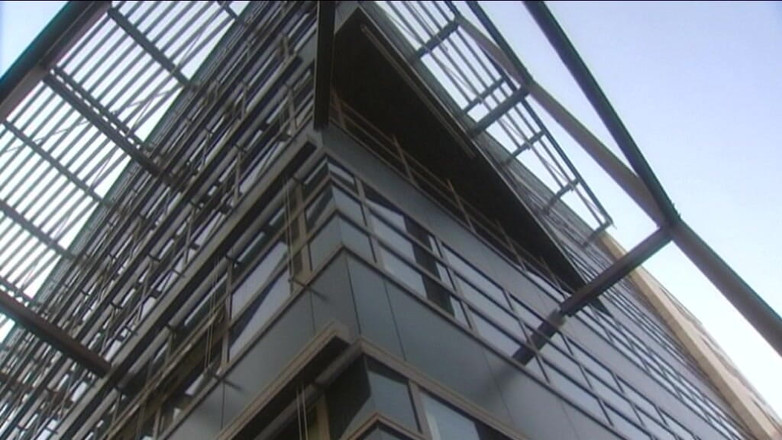 MILF and Big Wet Tits XXX: 저녁 식사 중 하드코어하게 따먹히는 현금 제작자 금발 보지