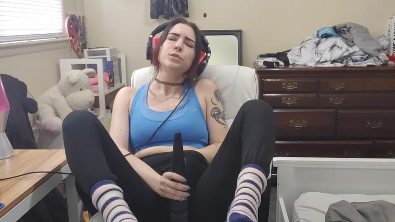 lilredvelvettt: Stříkání do hudby se sluchátky