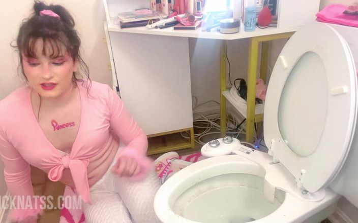 Natalie Napoli: Il mio piccolo ragazzo troia gay in bagno