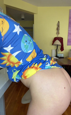 VibeWithMommy: JOI - 継娘が職場で継父を訪ねる日!彼女は彼がポルノに関わっていることを知り、とてもわがままになり、自分に入職を要求します