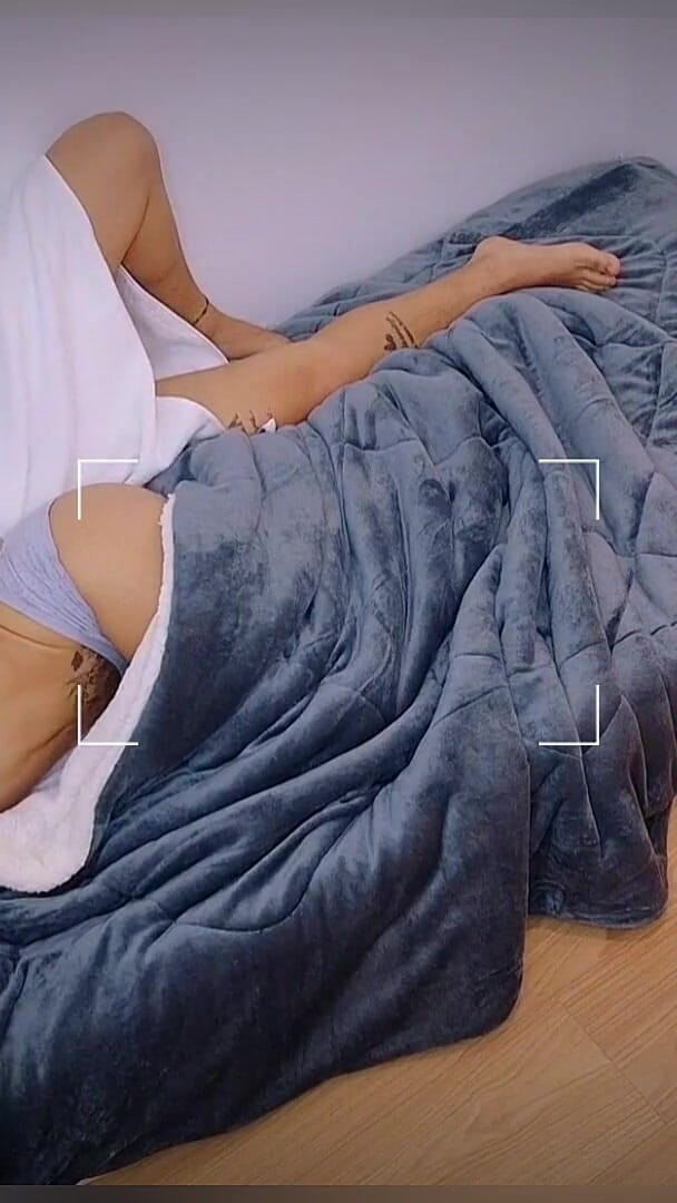 My Beautiful Roommate with a Huge Ass Decides to Spend the Night Next to My Hard Cock (Aaroon Mush) My Beautiful Roommate with a Huge Ass Decides to Spend the Night Next to My Hard Cock (Aaroon Mush)