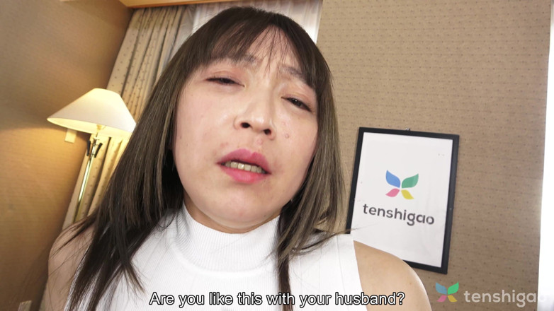 Tenshigao: Natsuko Lijima est une femme mariée infidèle à gros tétons