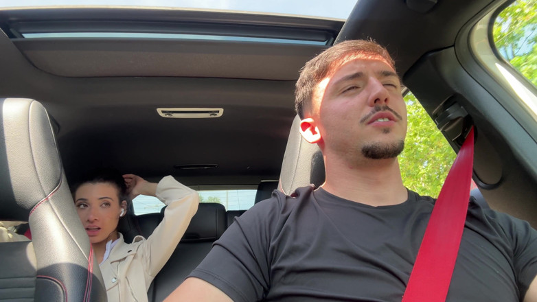 Yeri Blue: Pracownik Ubera idzie do pokoju klienta, żeby odebrać przewózkę