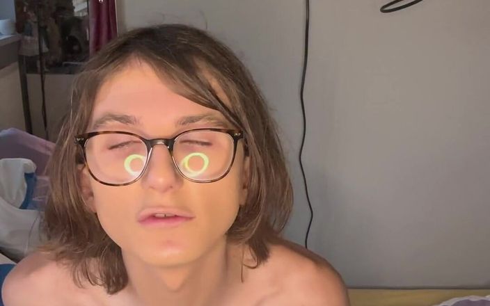Kris Rose: Freches trans-mädchen strippt und neckt für dich