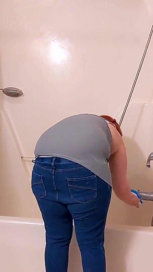 Bathtub cleaning MILF teases buttcrack (Sin Spice by Sophia Sinclair and Jasper Spice) Bathtub cleaning MILF teases buttcrack (Sin Spice by Sophia Sinclair and Jasper Spice)