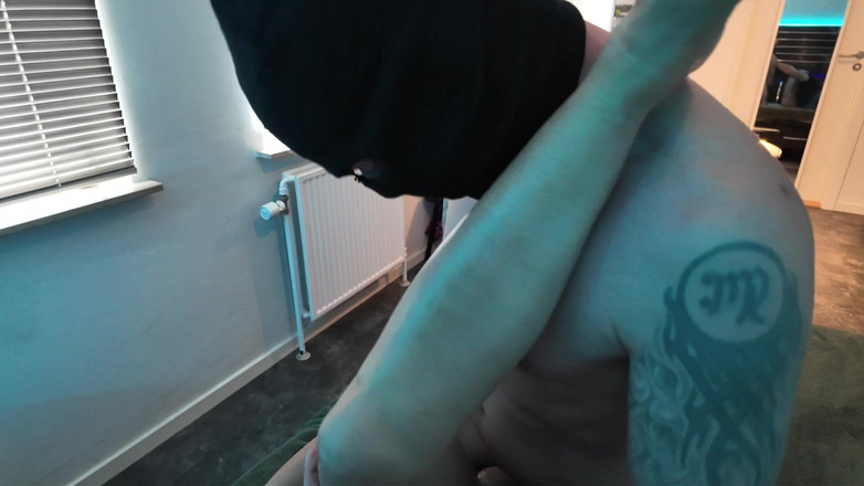 Domina Dark: 彼女は大量の精液を飲みます