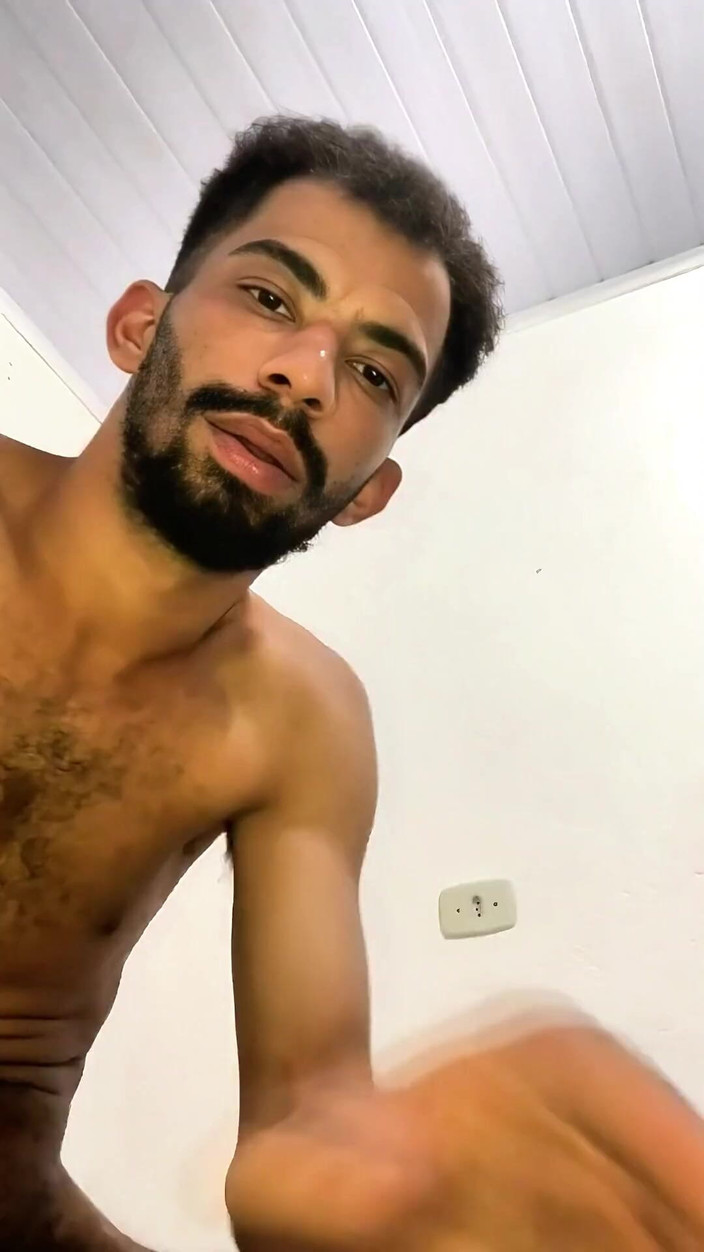 Virtual ToyBoy: Mă sug singur cu laptele meu în gură