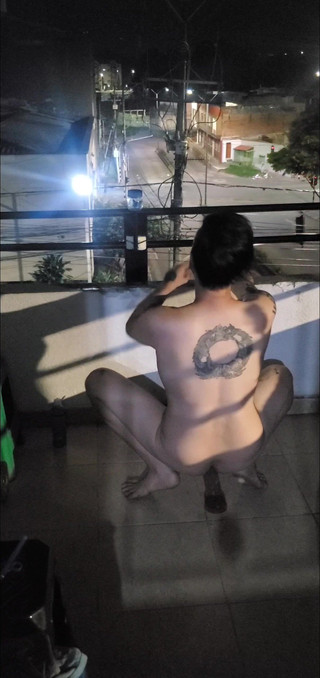 SlutClosetedfag: Drvnk balkonda götümü sikiyor