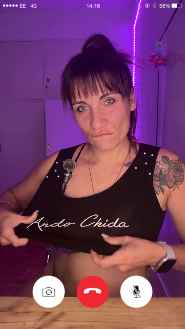 AngelQueen: Videoanruf mit deiner Stiefschwester wird zu JOI