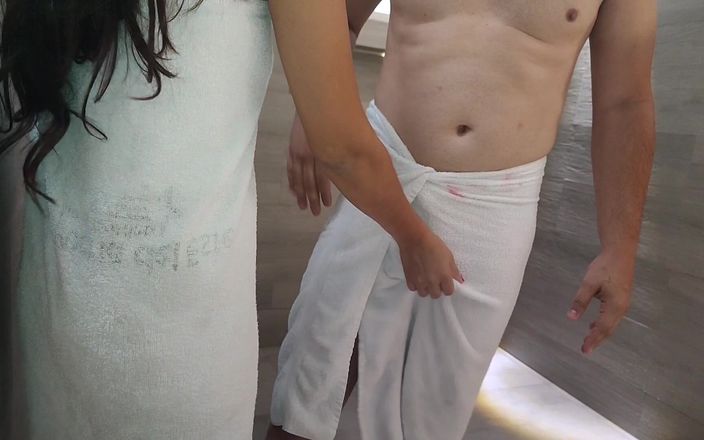 Teen sex 66: 義理の姉妹と義理の兄弟、ホテルにて