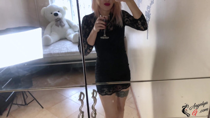 AnGelya G: Brud orgasmer från favorit sexleksaker