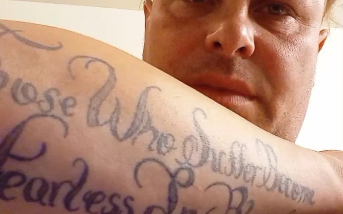 Risky net media: Wszystkie moje tatuaże na mnie