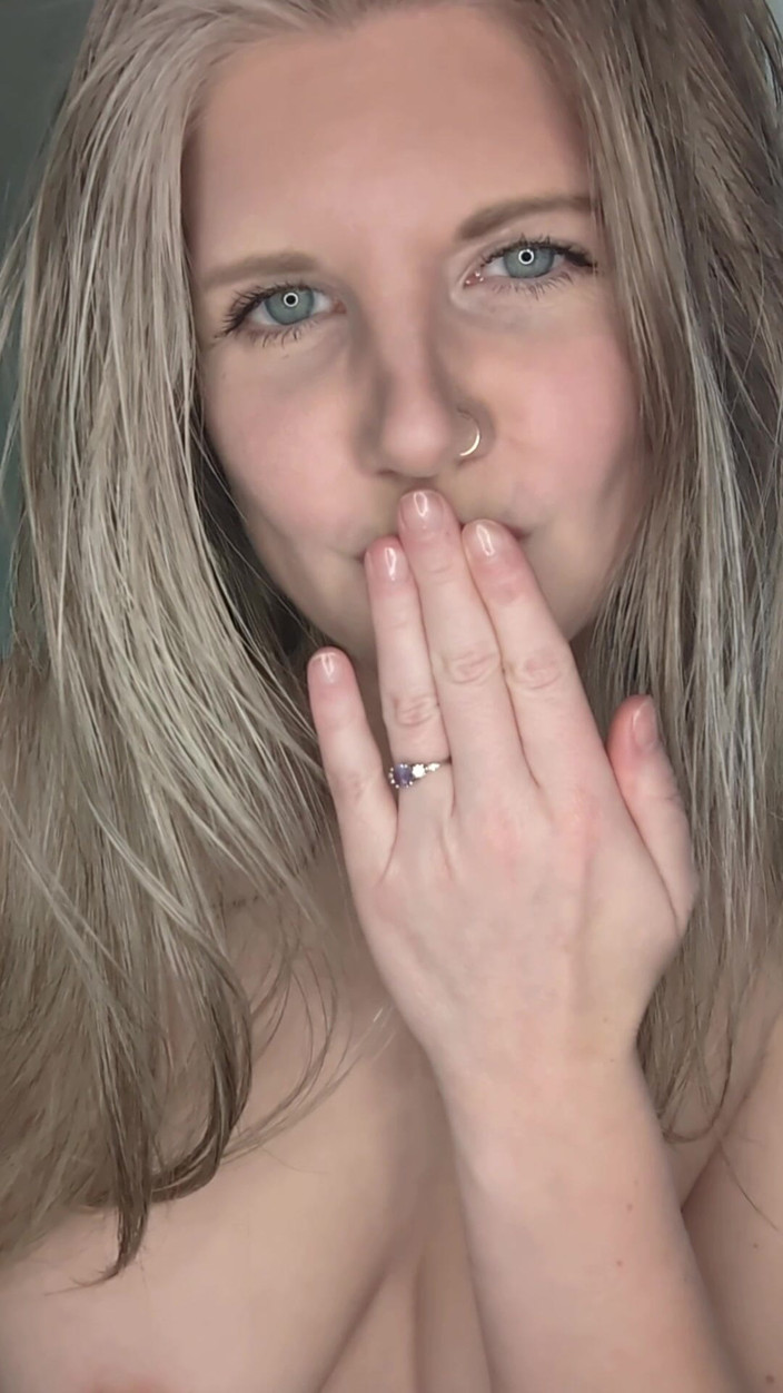 Housewife Ginger: Striptýz s kapucí JOi