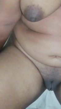 Desi Bhabhi Pussy Reveals