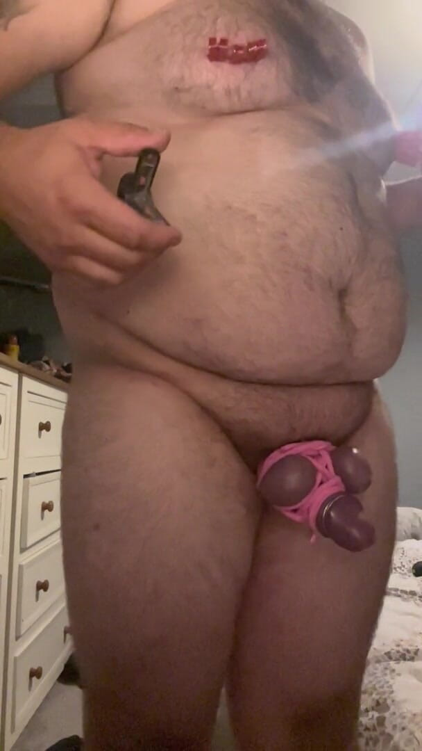 Shaun Cbt: Член і м'яч зв'язані надзвичайно тугою рожевою мотузкою, поки вони не набудуть темно-фіолетового кольору і не заціпеніють