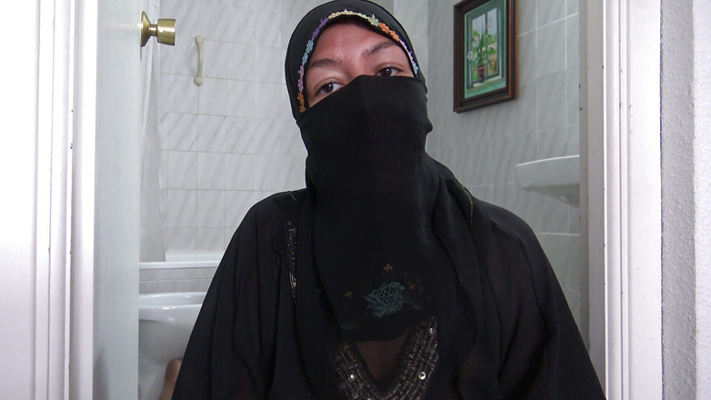 Souzan Halabi: 成熟したイスラム教徒の熟女がロンドンのトルコのビジネスマンを辱める