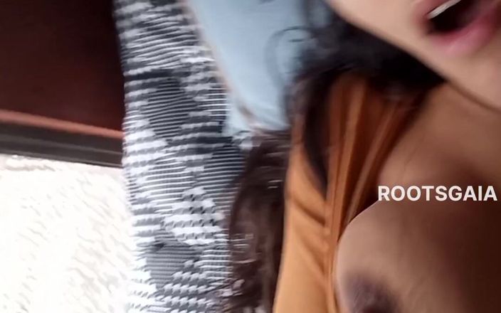 RootsGaia: Masturbação na cabine