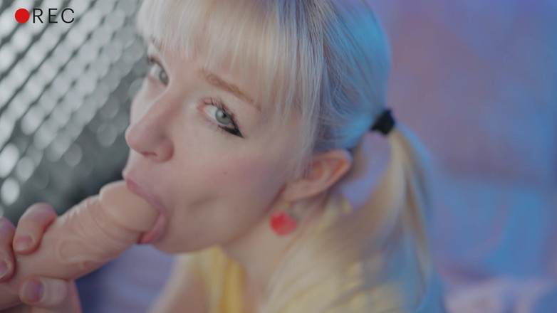 Jolie Lyon: 내 보지를 카메라에 대고 따먹는 교사