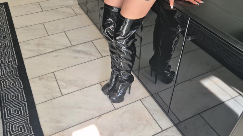 Amoresia: Ti Piace Il Mio Outfit in Lattice? O Dovrei Toglierlo?