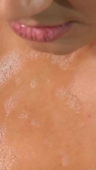 Brunette babe hete seks in de badkamer