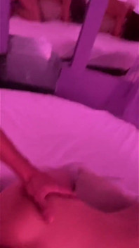 Eu a fodo em estilo cachorrinho até deixar sua vagina pingando gozada interna