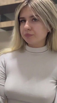 19 años latina fumando