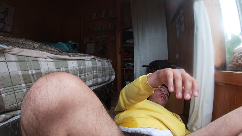 Hardnoisex: Nat spelen met zijden shorts - de fetisj waar je op...