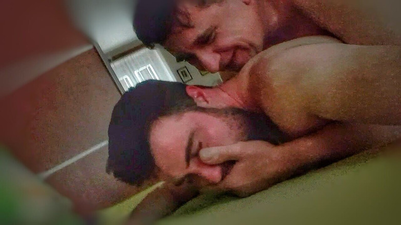 Bisexual love: Quando la moglie è in viaggio d'affari