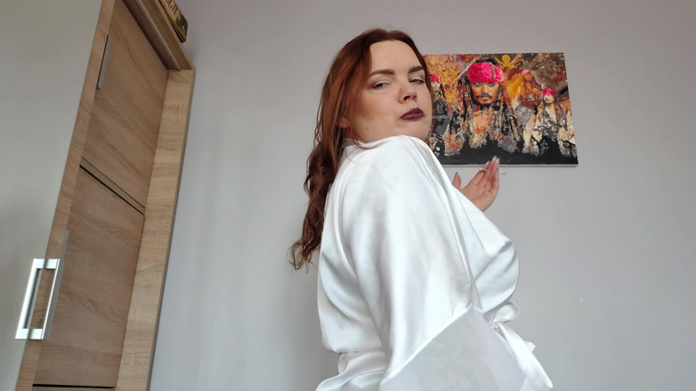 Bastet: Casting. Kandidat sekretaris semok yang lagi asik tari striptis sambil...