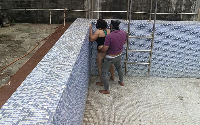 Telugu-fuckers: Pasangan romantis telugu India lagi asik nyepong kontol gaya doggy...