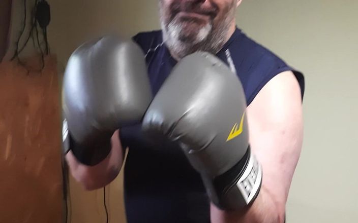 Combat and fetish: Silver Daddy Boxer Vs. Jobber!