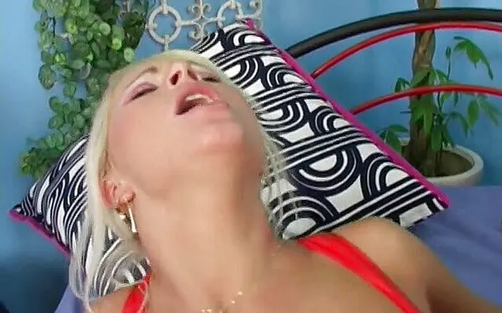 Yummy butts: Enorme rubia ama el sexo