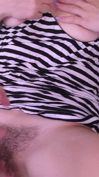 Šukej nevlastní sestru, zatímco ona nahrává video