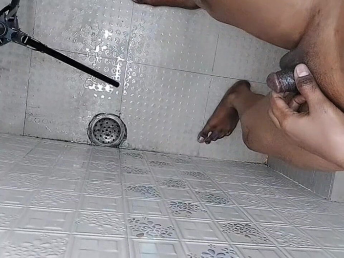 Sissy Slut Simran: खुद के मुंह पर मूतना और उसे पीना