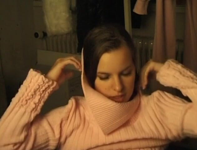 Flash Model Amateurs: Cute teen has fun while being interviewed