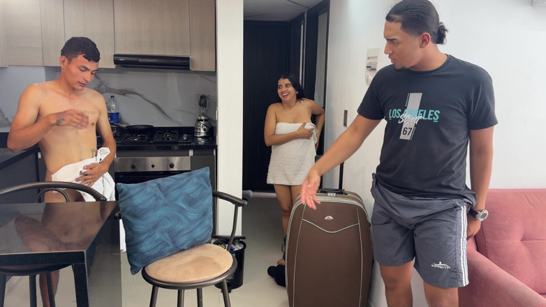 Hilary palvin: Enquanto meu marido, seu melhor amigo me dá uma deliciosa...