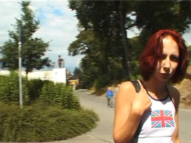 Slutty Teenies: Zrzavá teenagerka dává svůj první rozhovor pro televizní stanici