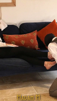 Anbetung für die Seele, nackte Füße, Fußanbetung, Sohlen- und Zehenanbetung, küssen, lecken, massage und weibliche dominanz