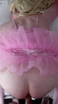 Velká blondýnka Sissy miluje svůj tajný život