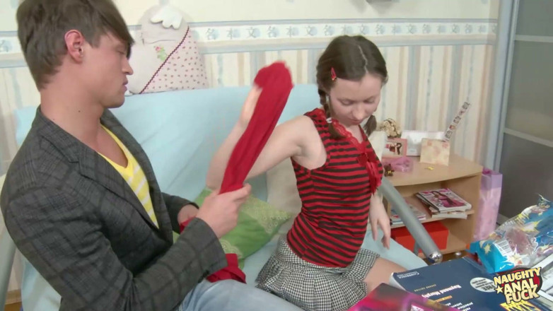Naughty anal fuck: Korepetycje z college'u staje się kurwa fest z drobną brunetką...
