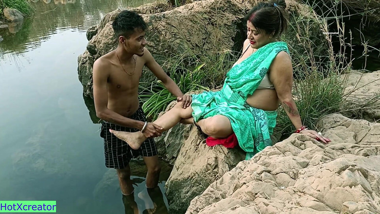 Hot creator: 18살 소년과 섹스하는 핫한 아줌마!! 바이럴 힌디어 야외 섹스