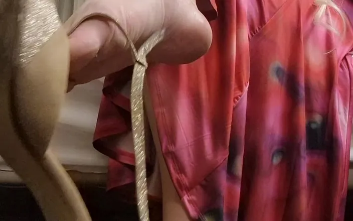 Anna Lynx: Taking off My High Heels After a Party